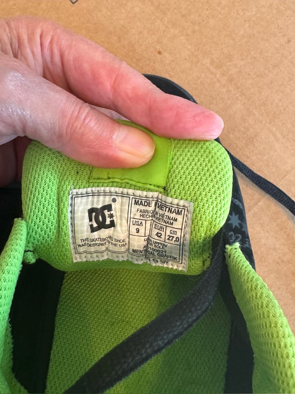 *NEW* DC Sneakers - Picture 4 of 4